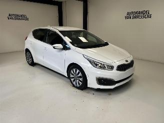 krockskadad bil auto Kia Cee d  2018/7