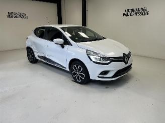 krockskadad bil auto Renault Clio INTENS 2018/1