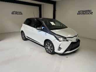 krockskadad bil auto Toyota Yaris  2019/11