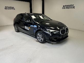 damaged passenger cars BMW 1-serie  2022/11