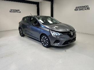 skadebil auto Renault Clio  2023/5