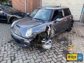 Vrakbiler auto Mini Cooper R53 1.6 2006/10