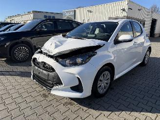 krockskadad bil auto Toyota Yaris 1.5 Hybrid 2025/3