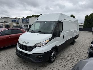 skadebil bus Iveco  Daily 35C16  Hoog+Lang 2025/9