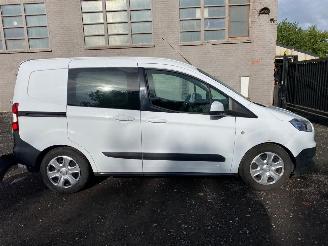 Schade bestelwagen Ford Courier 1.5 TDCI 2015/2