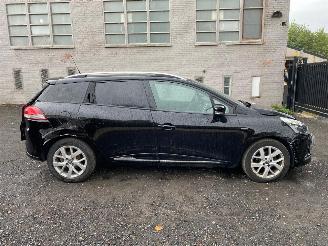 Vaurioauto  passenger cars Renault Clio IV GRANDTOUR LI 2018/7