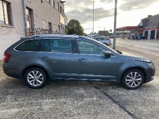 Coche accidentado Skoda Octavia AMBITION 2020/9