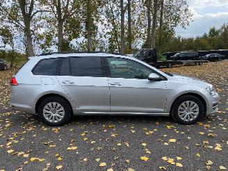 krockskadad bil auto Volkswagen Golf VARIANT TRENDLI 2016/1