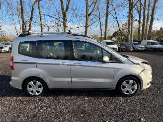 Schadeauto Ford Tourneo Custom TOURNEO COURIER TREN 2015/1