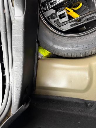 Peugeot 208 ALLURE picture 14