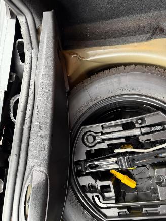 Peugeot 208 ALLURE picture 13