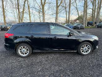 Vaurioauto  passenger cars Ford Focus TREND 2016/10