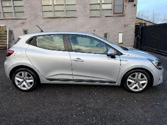 skadebil auto Renault Clio 1.0 TCE 2021/12