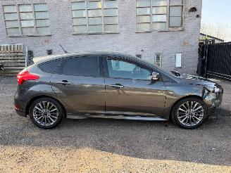 Damaged car Ford Focus ST-LINE 2018/2