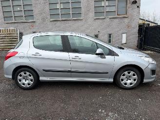 Peugeot 308 1.4 I picture 1