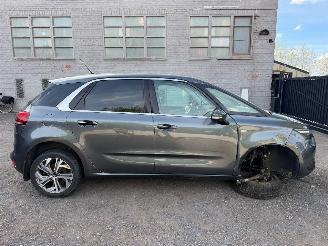 damaged passenger cars Citroën C4-picasso PICASSO II SHINE 2016/5