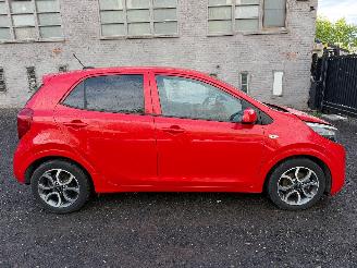 damaged passenger cars Kia Picanto 1.0 2017/10