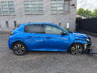 Damaged car Peugeot 208 1.2 I 2022/8