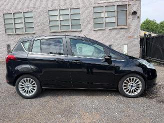 Schadeauto Ford B-Max TITANIUM 2013/2