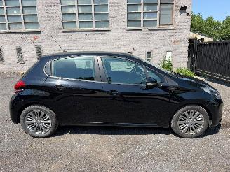 skadebil auto Peugeot 208 1.2 I 2018/10