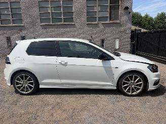 Vaurioauto  passenger cars Volkswagen Golf HIGHLINE 2016/5