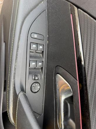 Peugeot 208 II GT LINE picture 31