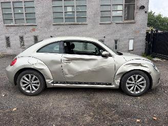 Voiture accidenté Volkswagen Beetle DESIGN 2016/8