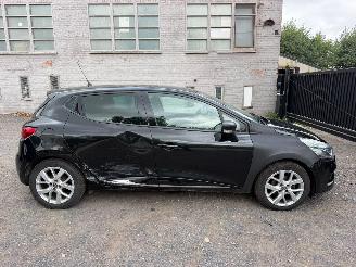uszkodzony samochody osobowe Renault Clio LIMITED 2018/10