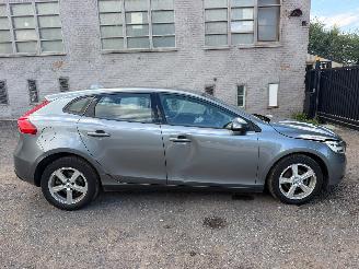 Vaurioauto  passenger cars Volvo V-40 V 40 KINETIC 2016/6
