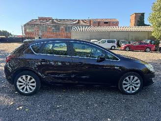 Auto incidentate Opel Astra ACTIVE 2012/4