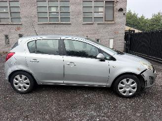 Voiture accidenté Opel Corsa EDITION 2013/8
