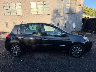 krockskadad bil auto Renault Clio ICE WATCH 2011/4