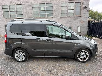 krockskadad bil auto Ford Tourneo Courier TITA 2016/6