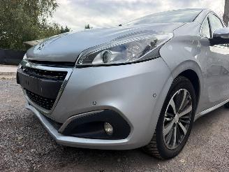 Peugeot 208 ALLURE picture 9