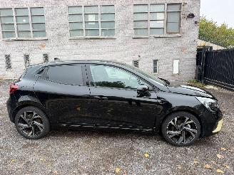Schadeauto Renault Clio V E-TECH ENGINE 2022/11
