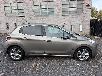 uszkodzony samochody osobowe Peugeot 208 ALLURE 2015/1