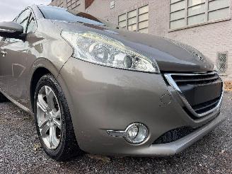Peugeot 208 ALLURE picture 3