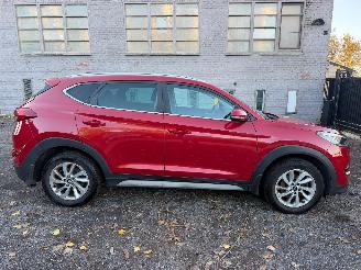 damaged passenger cars Hyundai Tucson  2018/7
