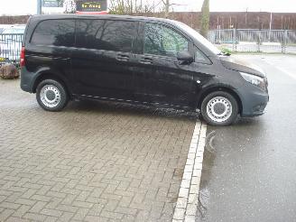 krockskadad bil bedrijf Mercedes Vito 111CDI 84KW L2-H1 AIRCO 2017/9