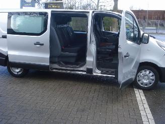 krockskadad bil bedrijf Renault Trafic DUBBELE CABINE AIRCO-NAVI 1.6DCI 2016/9