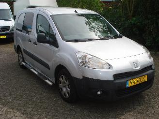 Schade bestelwagen Peugeot Partner LONG  1.6HDI AIRCO-NAVIGATIE 2014/5