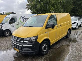 krockskadad bil bedrijf Volkswagen Transporter 2.0 TDI L1H2 HIGHLINE 2018/2