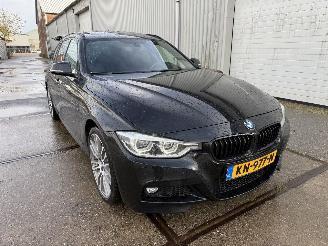 damaged passenger cars BMW 3-serie 320i X-Drive Touring M-Sport 2016/3