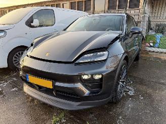 uszkodzony samochody osobowe Porsche Macan 4 100kWh Pano Bose 2024/10