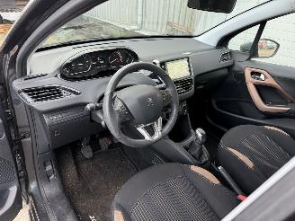 Peugeot 208 1.2 VTi Urban Soul picture 18