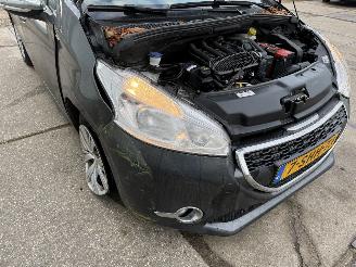 Peugeot 208 1.2 VTi Urban Soul picture 16