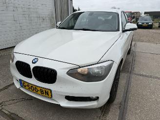 BMW 1-serie 114i picture 9