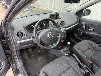 Renault Clio 1.2-16V Night & Day picture 14