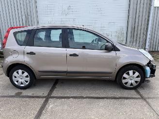 Nissan Note 1.6 Automaat picture 2