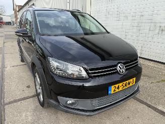 Damaged car Volkswagen Touran 1.4 TSI DSG Cross Touran 2011/11